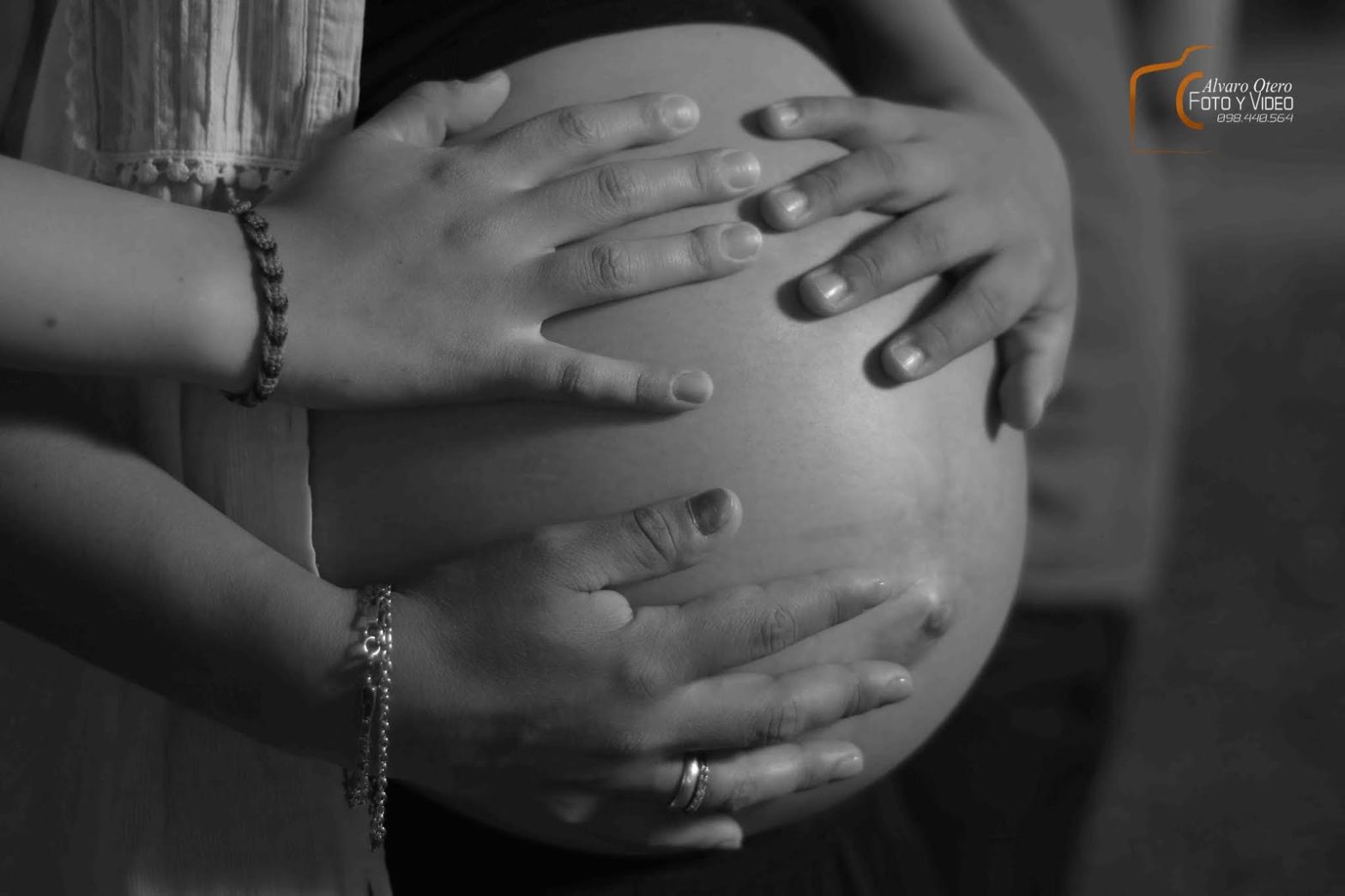 Sesión de fotos de maternidad en exteriores en Montevideo