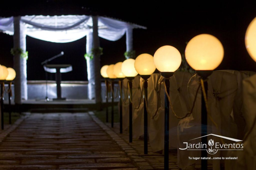 Chacra para eventos en Montevideo con jardín amplio y espacio para recepción, fotos y pista