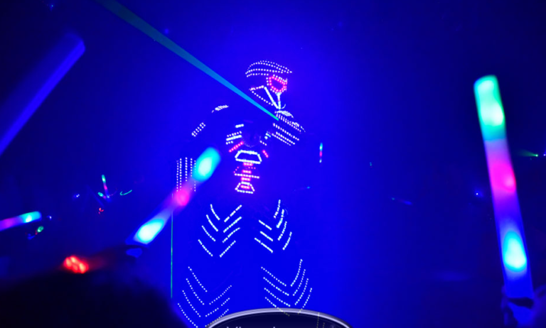 Show de robot led para cumpleaños