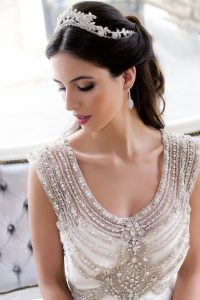 Peinado de novia con ondas suaves y volumen para bodas en Montevideo