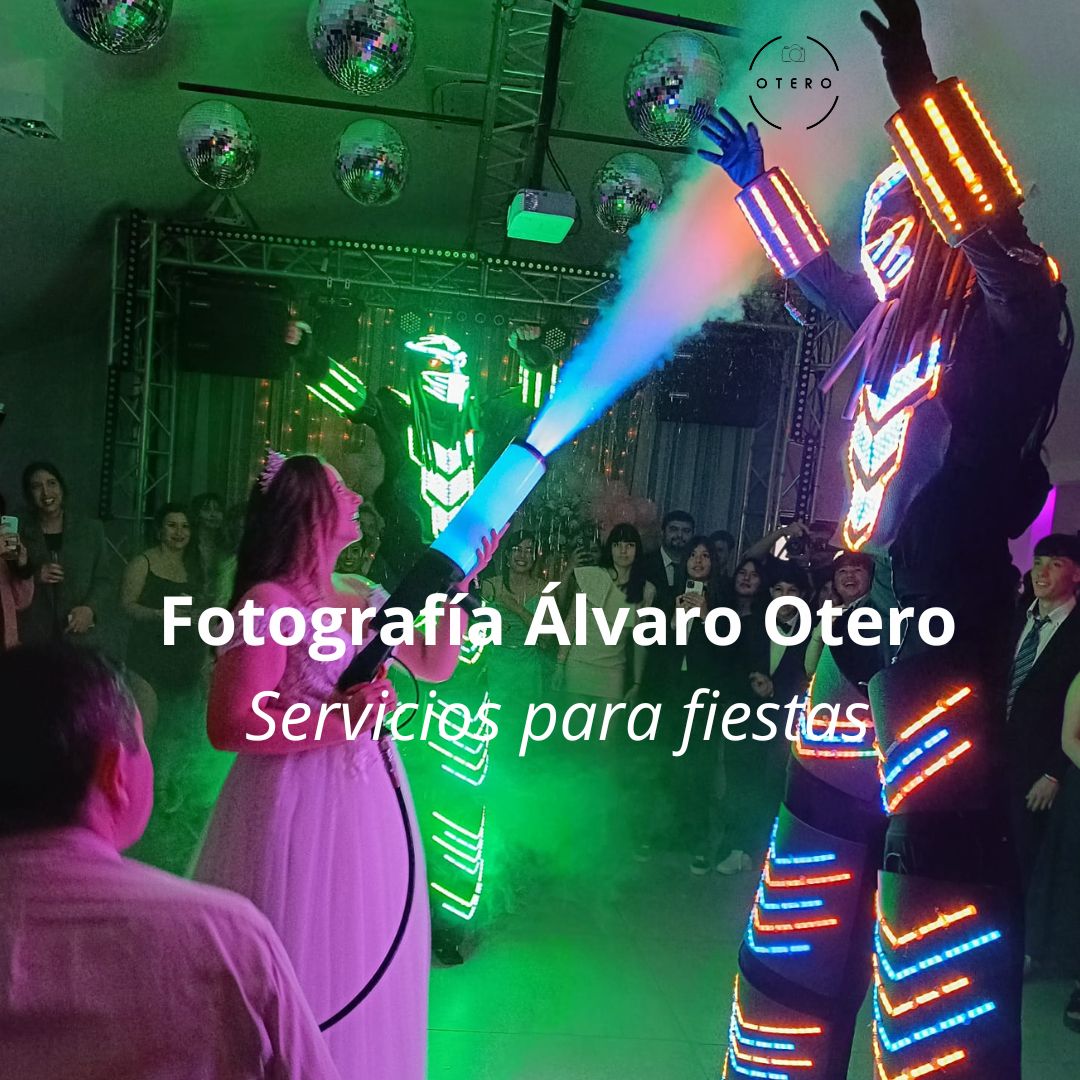 Robot LED animando una fiesta en Uruguay