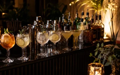 Cumpleaños adulto en casa: barra de tragos, luces y fotos para una noche bien armada