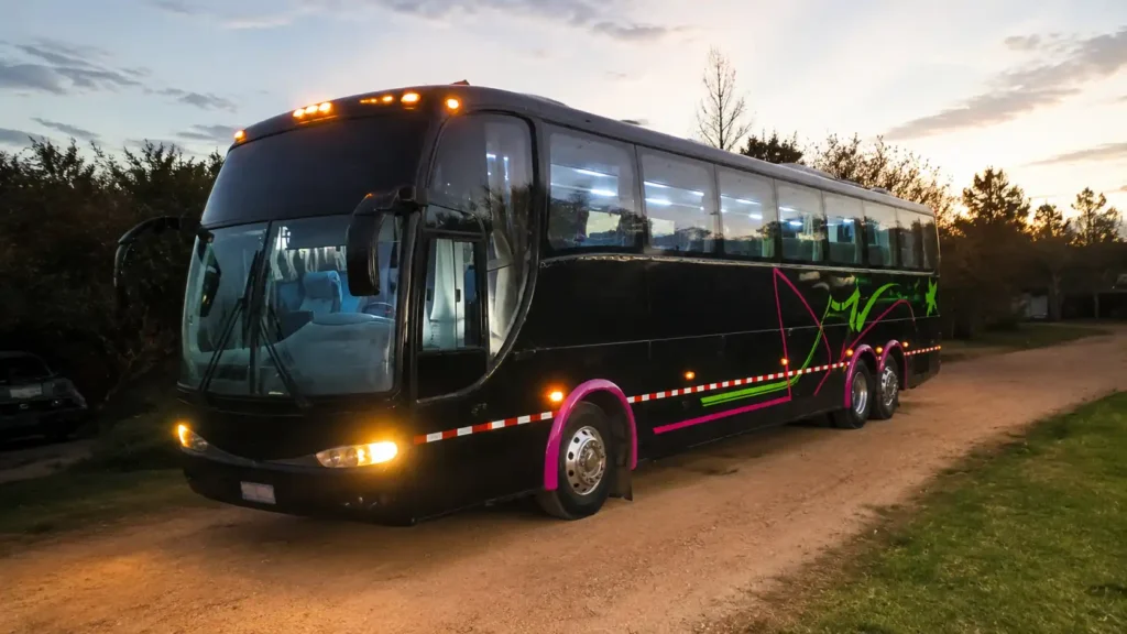 Ómnibus para traslado de invitados a chacras y eventos desde Montevideo