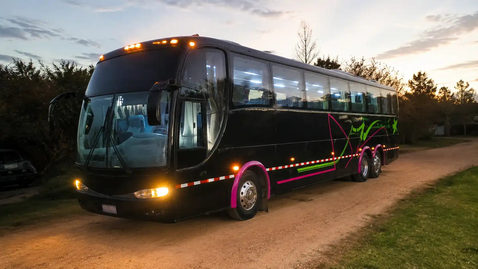 Ómnibus para traslado de invitados a chacras y eventos desde Montevideo