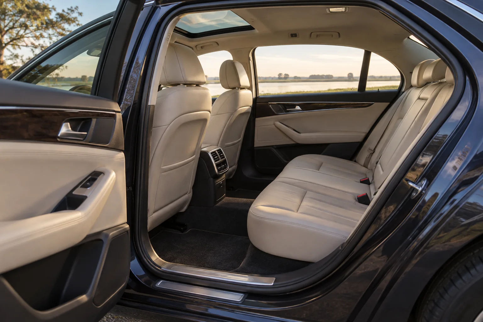 Asiento trasero y acceso de un vehículo genérico para ceremonia Asiento trasero y acceso de un vehículo genérico para ceremonia
